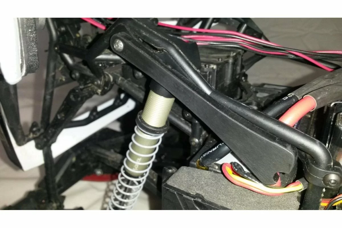 12035 | T-Bone Racing Black Axial Yeti Body Prop-Up Support Bar 6 12035 | T-Bone Racing Black Axial Yeti Body Prop-Up Support Bar - Image 4