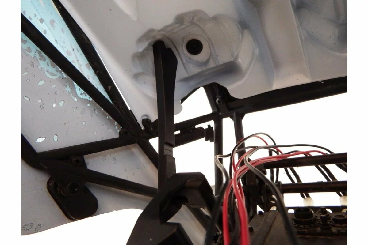 12035 | T-Bone Racing Black Axial Yeti Body Prop-Up Support Bar 7 12035 | T-Bone Racing Black Axial Yeti Body Prop-Up Support Bar - Image 5